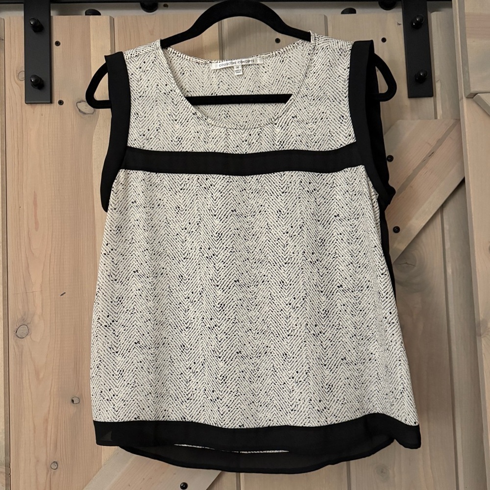 NWOT Collective Concepts Black and White Herringbone Sleeveless Blouse